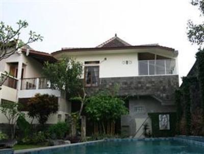фото отеля Rumah Kayen Family Homestay
