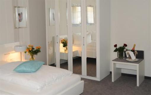фото отеля Hotel Adler Weil am Rhein
