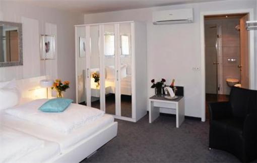 фото отеля Hotel Adler Weil am Rhein