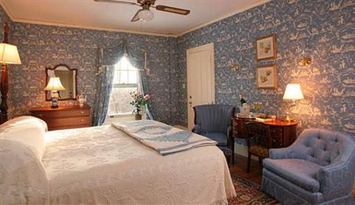 фото отеля Birchwood Inn Lenox