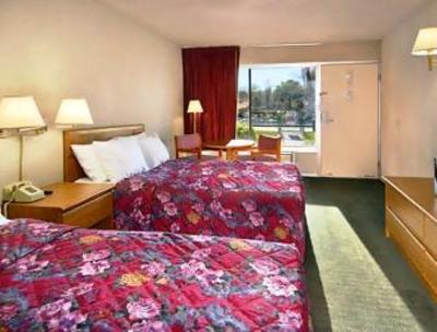 фото отеля Days Inn West of Busch Gardens