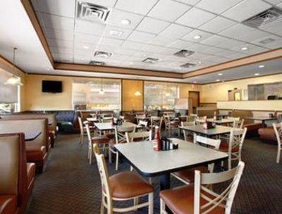 фото отеля Days Inn West of Busch Gardens