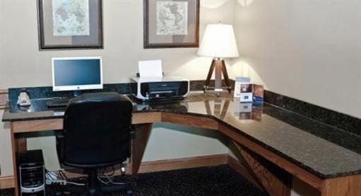 фото отеля AmericInn Lodge & Suites Lincoln South