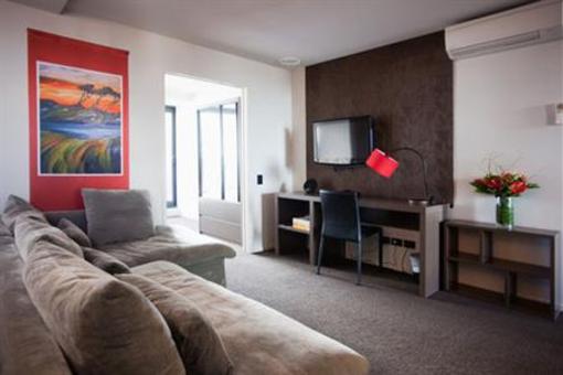 фото отеля Celestion Waldorf Apartment Hotel