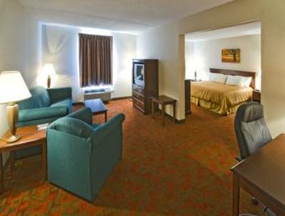фото отеля Ramada Hendersonville