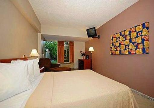 фото отеля Quality Inn El Tuque Ponce