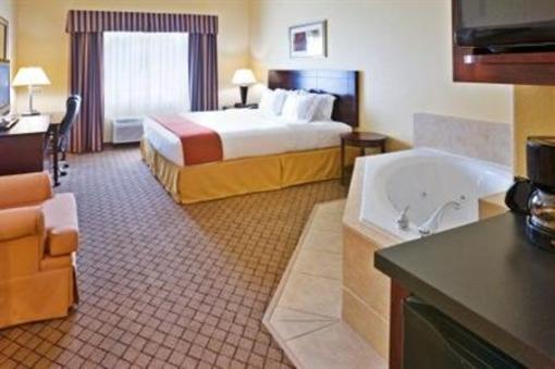 фото отеля Holiday Inn Express Hotel & Suites New Boston