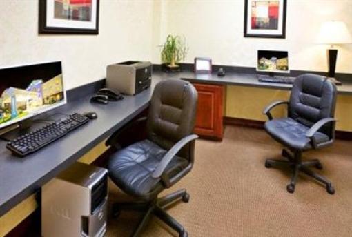 фото отеля Holiday Inn Express Hotel & Suites New Boston