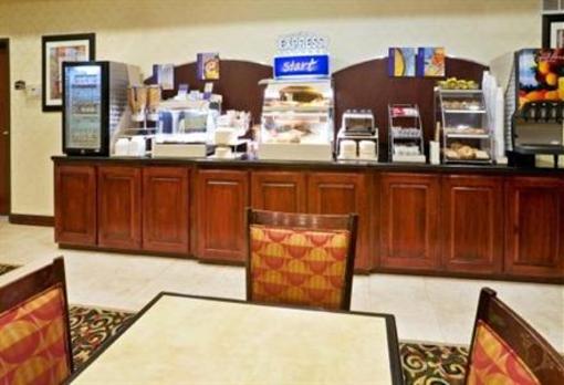 фото отеля Holiday Inn Express Hotel & Suites New Boston