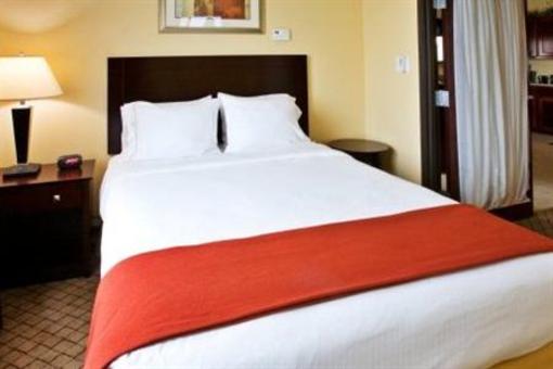 фото отеля Holiday Inn Express Hotel & Suites New Boston