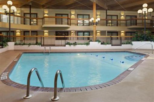 фото отеля HomeRidge Inn & Suites