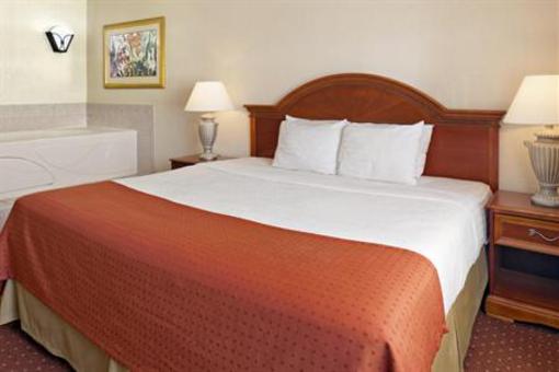 фото отеля HomeRidge Inn & Suites