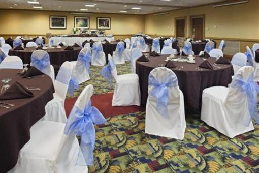 фото отеля HomeRidge Inn & Suites