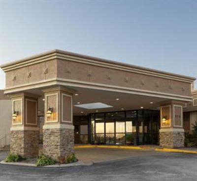 фото отеля HomeRidge Inn & Suites