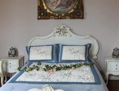 фото отеля Romantic Chateau Krasna Lipa