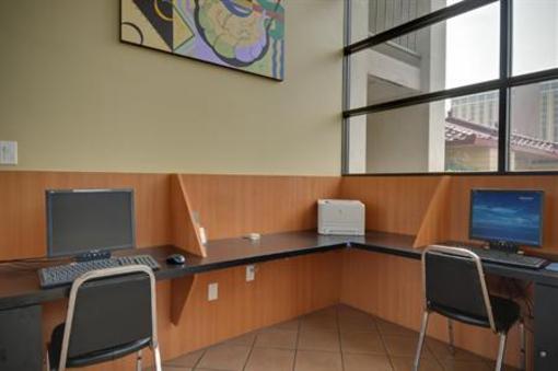 фото отеля Vagabond Inn Executive Old Town