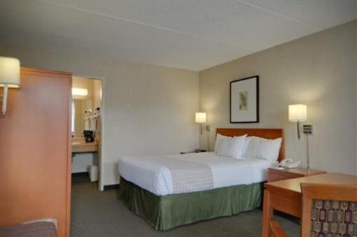 фото отеля Vagabond Inn Executive Old Town