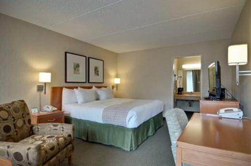 фото отеля Vagabond Inn Executive Old Town