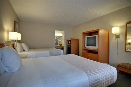 фото отеля Vagabond Inn Executive Old Town