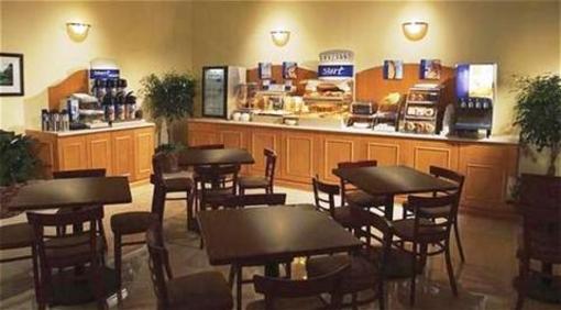 фото отеля Holiday Inn Express & Suites Gonzales