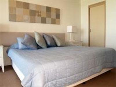 фото отеля Indigo Blue Beachfront Apartments