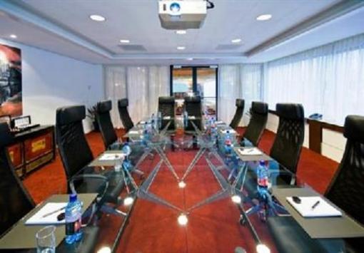 фото отеля Htel Serviced Apartments