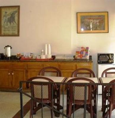 фото отеля Garden Inn & Suites
