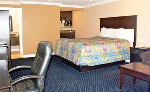фото отеля Garden Inn & Suites