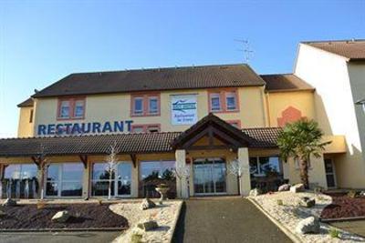 фото отеля Brit Hotel Les Evens Saint-Saturnin
