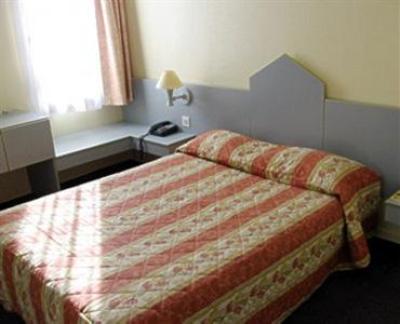 фото отеля Brit Hotel Les Evens Saint-Saturnin