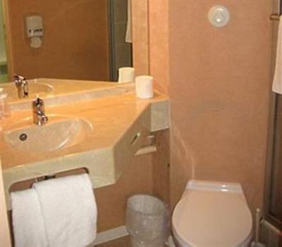 фото отеля Brit Hotel Les Evens Saint-Saturnin