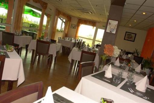 фото отеля Brit Hotel Les Evens Saint-Saturnin
