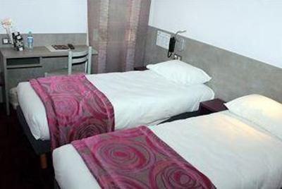 фото отеля Brit Hotel Les Evens Saint-Saturnin