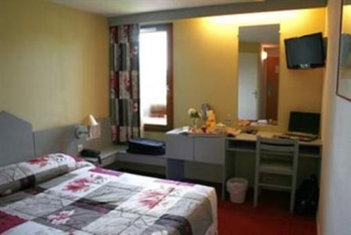 фото отеля Brit Hotel Les Evens Saint-Saturnin
