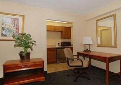 фото отеля Quality Inn & Suites Louisville Jeffersontown