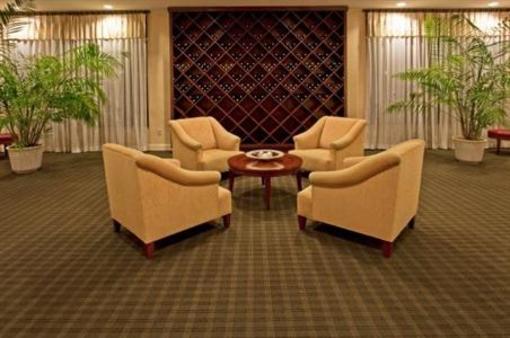 фото отеля Holiday Inn Hotel and Suites Savannah-Pooler
