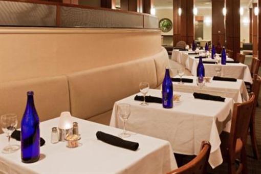 фото отеля Holiday Inn Hotel and Suites Savannah-Pooler