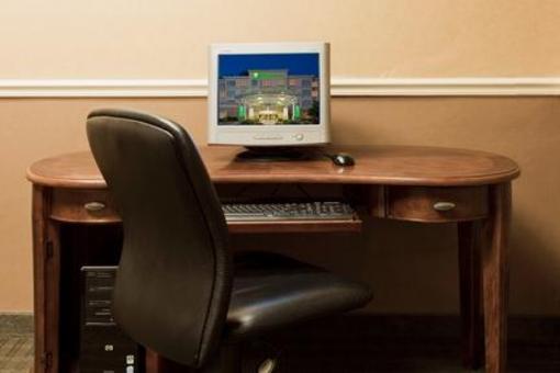 фото отеля Holiday Inn Hotel and Suites Savannah-Pooler