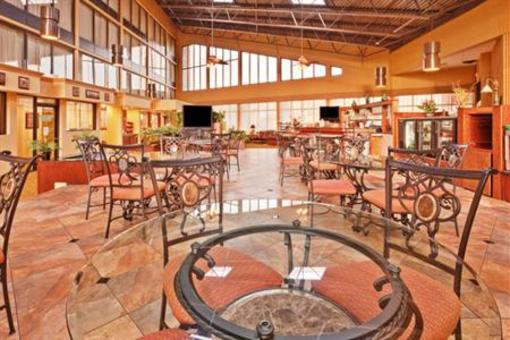 фото отеля Holiday Inn Columbus (Mississippi)