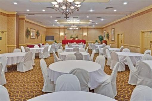 фото отеля Holiday Inn Columbus (Mississippi)