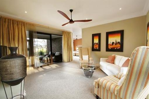 фото отеля Schneider's Guest House White River