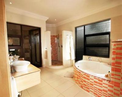 фото отеля Schneider's Guest House White River