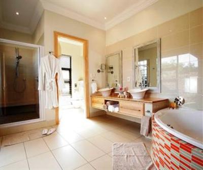 фото отеля Schneider's Guest House White River