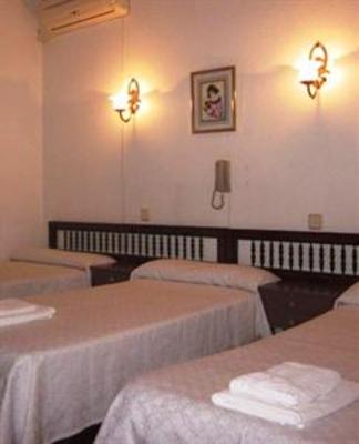 фото отеля Hostal Esmeralda Madrid