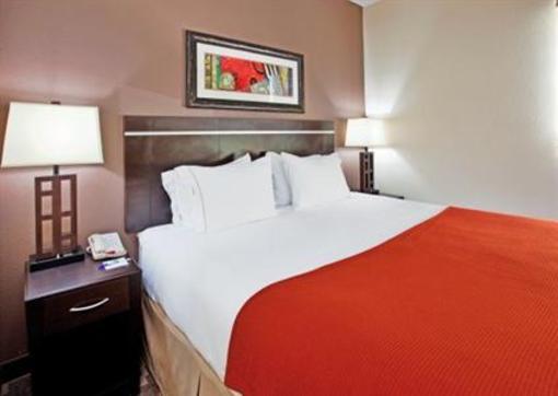 фото отеля Holiday Inn Express & Suites Lincoln Airport