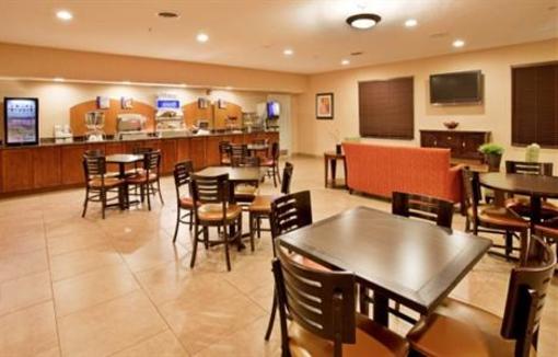 фото отеля Holiday Inn Express & Suites Lincoln Airport