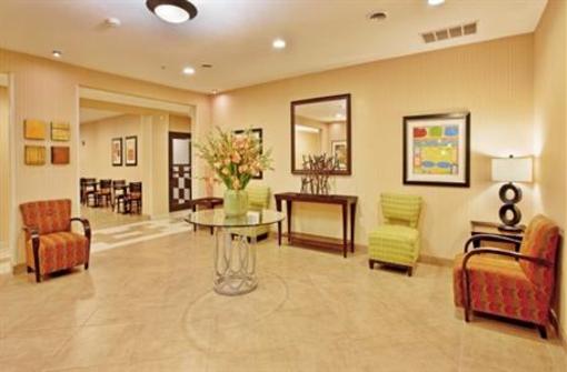 фото отеля Holiday Inn Express & Suites Lincoln Airport