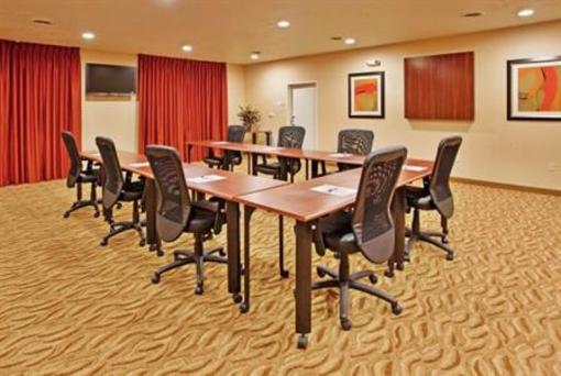 фото отеля Holiday Inn Express & Suites Lincoln Airport