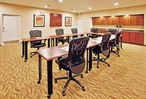 фото отеля Holiday Inn Express & Suites Lincoln Airport