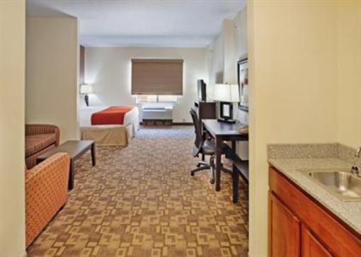 фото отеля Holiday Inn Express & Suites Lincoln Airport